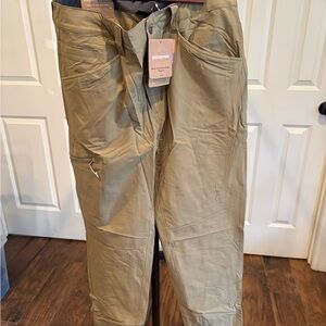 Patagonia Men's Quandry Cargo Pants in Tan 35x32